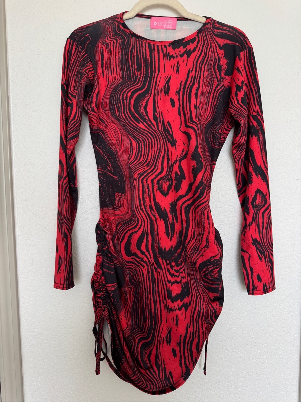 Women's Red Marble Print Long-Sleeve Ruched Dress